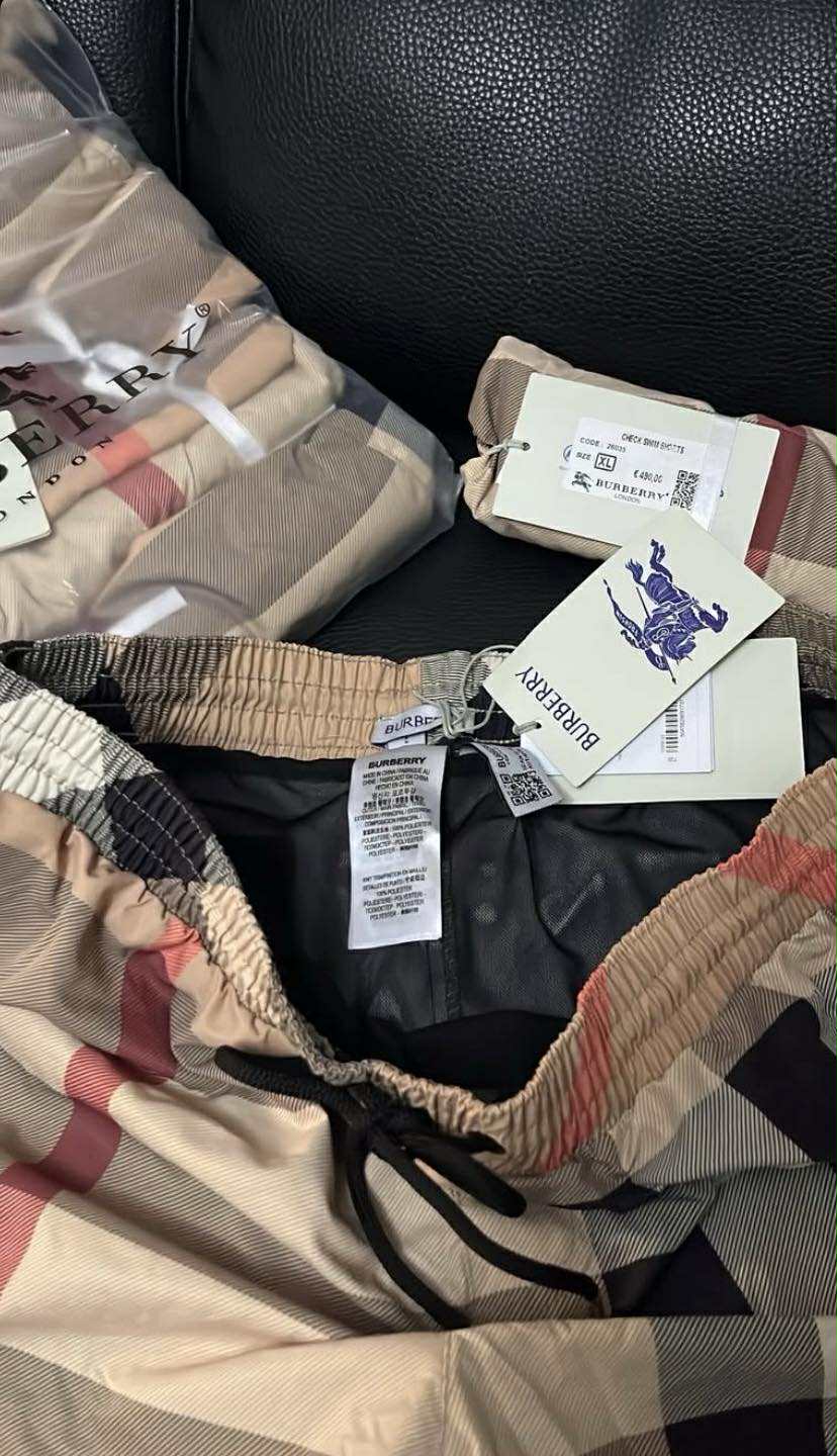 SHORT BURBERRY EN 2 COULEURS ((Meilleur qualité en algérie )